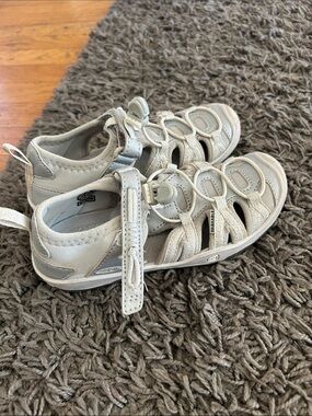 KEEN Kids Whisper Silver Gray Closed Toe Water Hiking Sandals Size 12